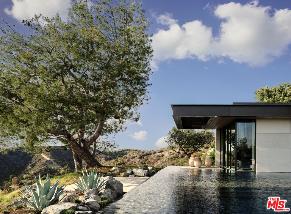 1655 Carla Ridge Beverly Hills, CA 90210 - Photo 23 of 25