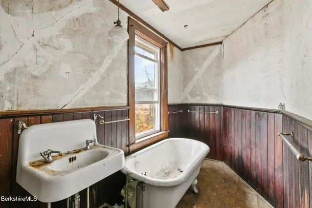 $215,000 | 1 Pittsfield Road, Lenox, MA 01240