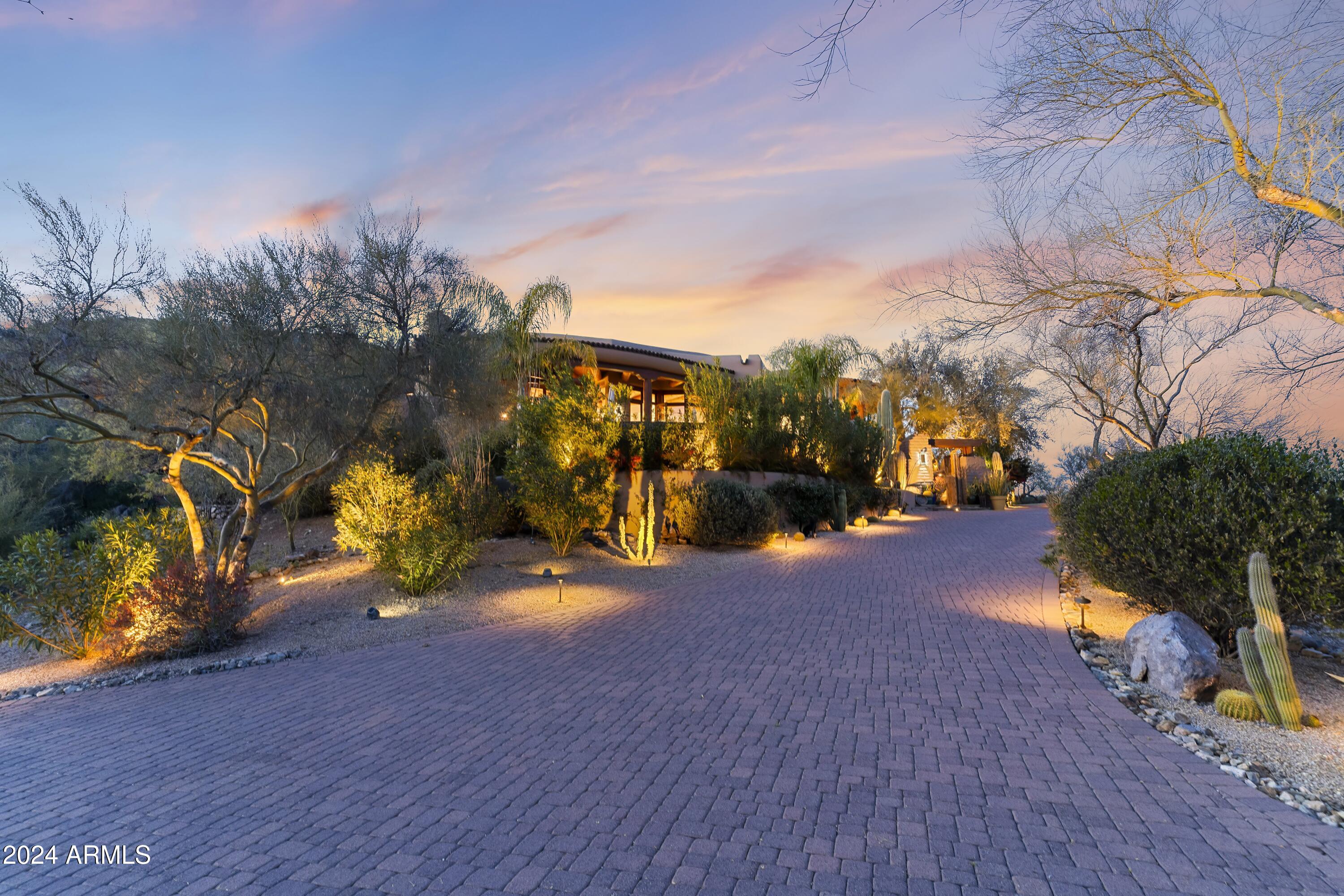 8300 East Dixileta Drive, Unit 263 Scottsdale, AZ 85266 - Photo 50 of 53 a view of outdoor space and basketball court