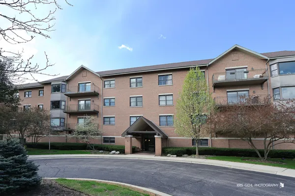 $395,000 | 20 Trafalgar Square, Unit 304, Lincolnshire, IL 60069