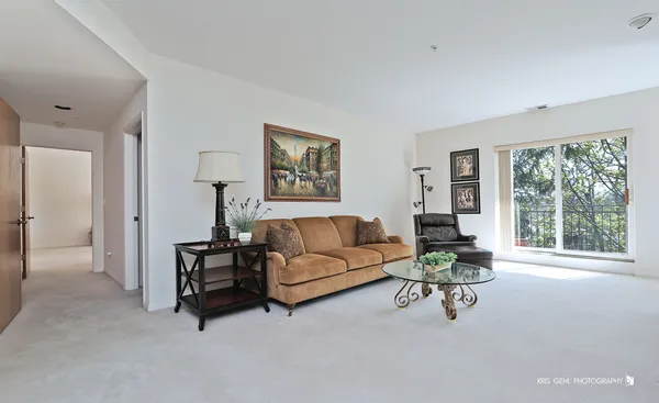 $395,000 | 20 Trafalgar Square, Unit 304, Lincolnshire, IL 60069