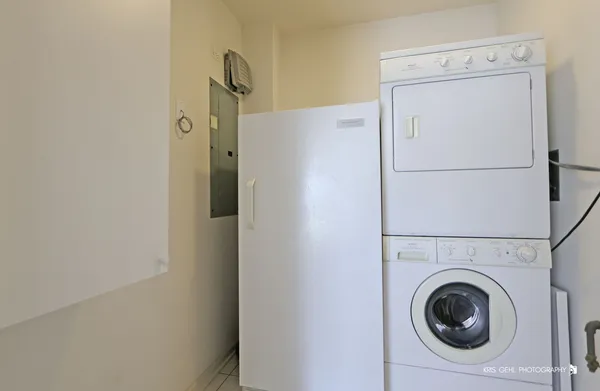 $395,000 | 20 Trafalgar Square, Unit 304, Lincolnshire, IL 60069