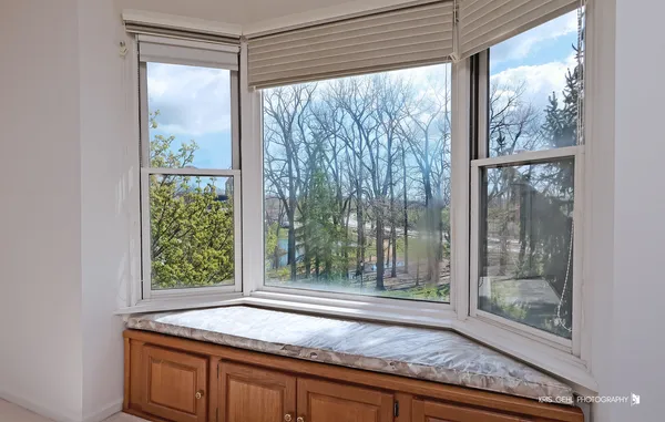 $395,000 | 20 Trafalgar Square, Unit 304, Lincolnshire, IL 60069