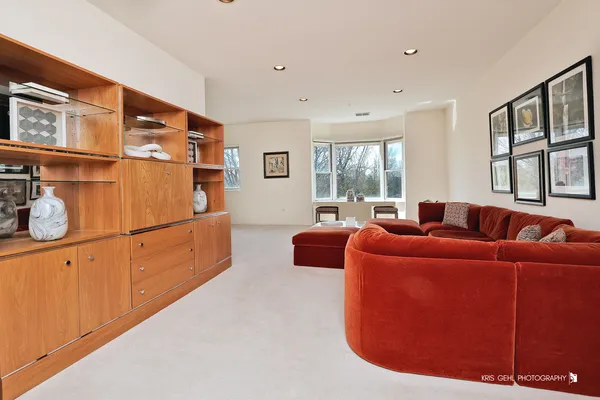 $395,000 | 20 Trafalgar Square, Unit 304, Lincolnshire, IL 60069