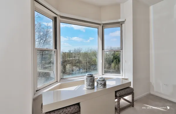 $395,000 | 20 Trafalgar Square, Unit 304, Lincolnshire, IL 60069