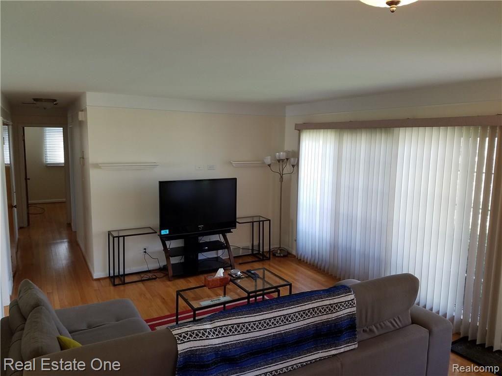 1348 Sycamore Drive Rochester, MI 48307 - Photo 6 of 25