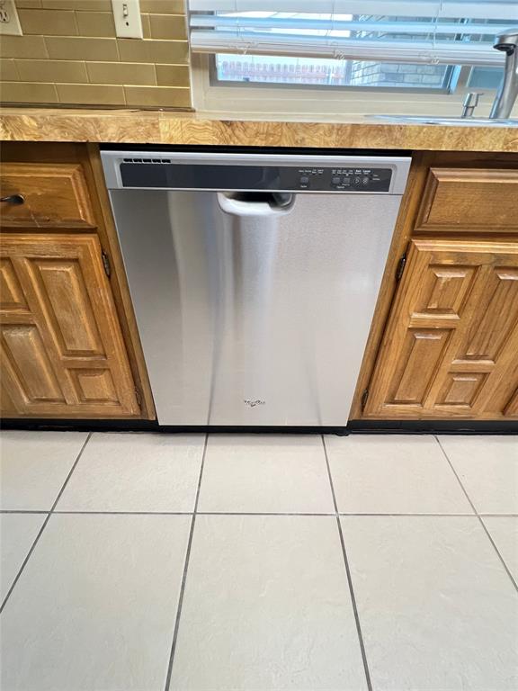 2107 Victoria Road Carrollton, TX 75007 - Photo 15 of 39