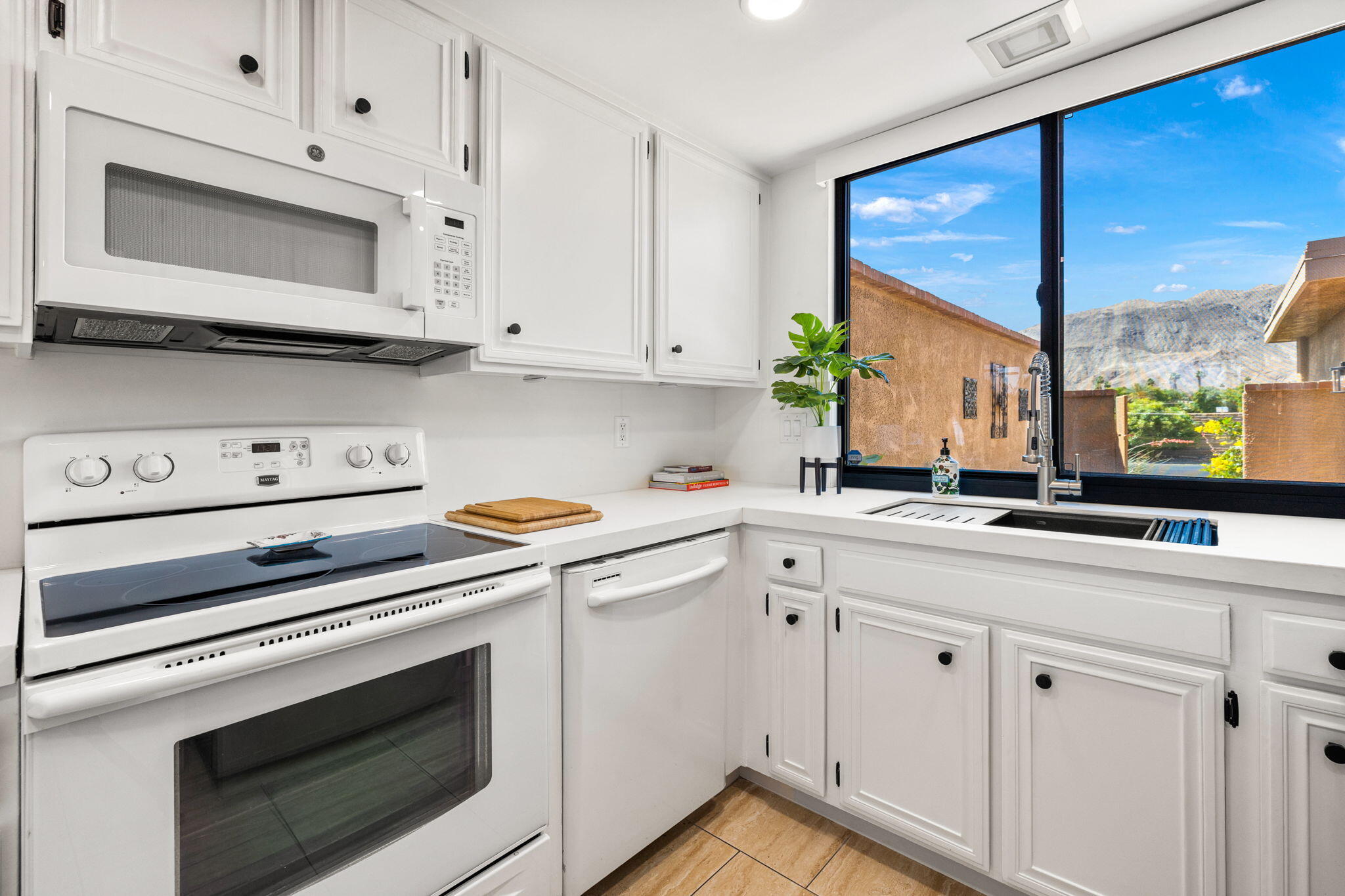56 Majorca Drive Rancho Mirage, CA 92270 - Photo 18 of 33 a kitchen with appliances cabinets and a microwave oven