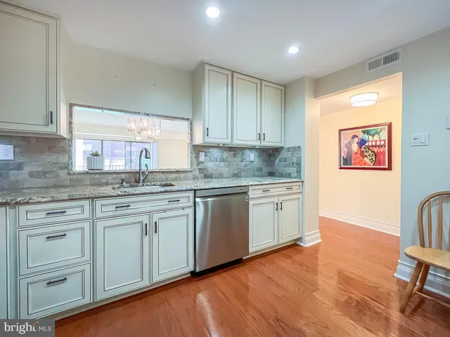 $269,900 | 6204 Delaire Landing Road, Unit 204, Philadelphia, PA 19114