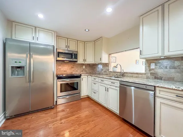 $269,900 | 6204 Delaire Landing Road, Unit 204, Philadelphia, PA 19114