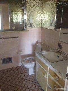 1961 Vernier Road Grosse Pointe, MI 48236 - Photo 9 of 10 photo (8)