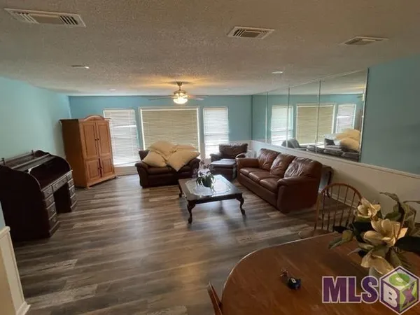 $1,650 | 7740 False River Drive, Oscar, LA 70762