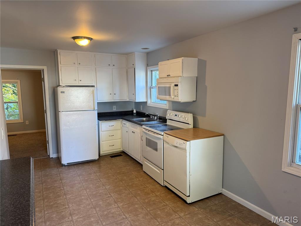 2723 Walter Street Godfrey, IL 62035 - Photo 3 of 33