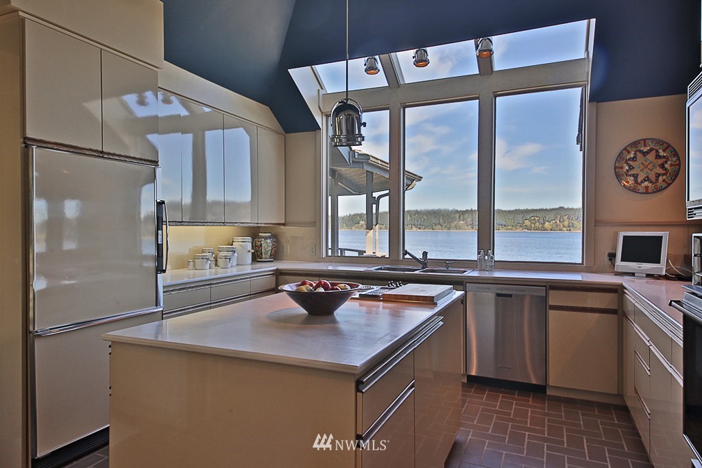 5177 South Bercot Road Freeland, WA 98249 - Photo 10 of 25 Gallery Image 10