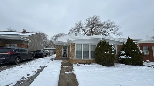 $3,100 | 15408 Dobson Avenue, Dolton, IL 60419