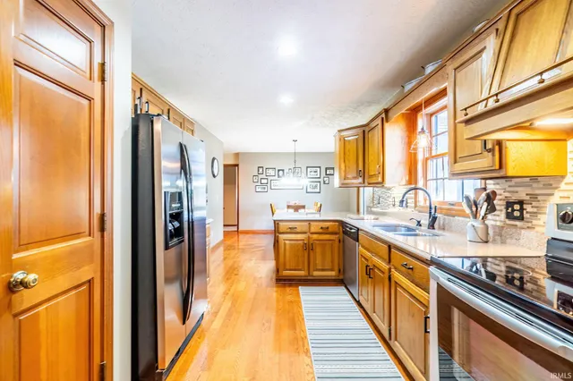 $490,000 | 7766 West Cir Drive North, Ligonier, IN 46767