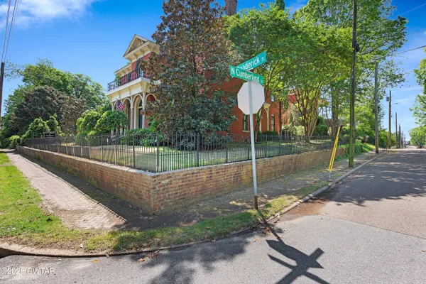 $1,250,000 | 204 East Deaderick Street, Jackson, TN 38301