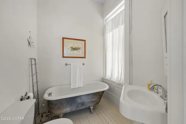 $1,250,000 | 204 East Deaderick Street, Jackson, TN 38301