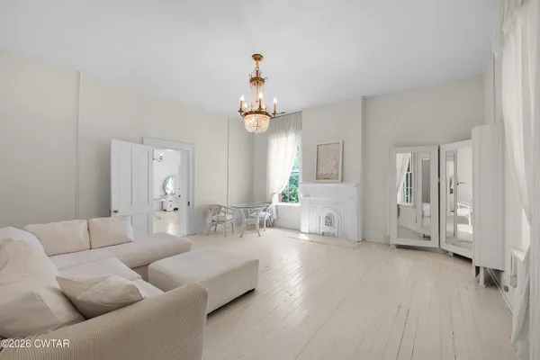 $1,250,000 | 204 East Deaderick Street, Jackson, TN 38301