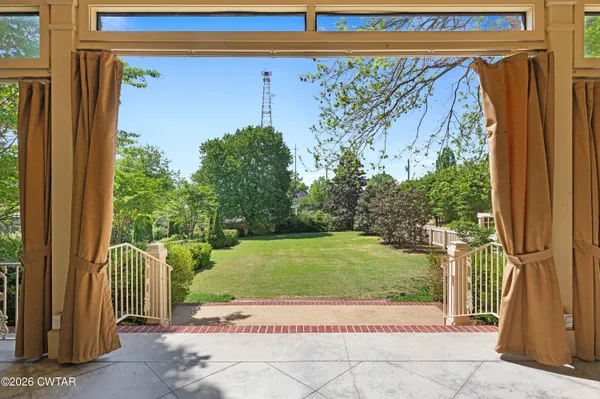 $1,250,000 | 204 East Deaderick Street, Jackson, TN 38301