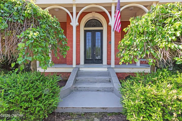 $1,250,000 | 204 East Deaderick Street, Jackson, TN 38301