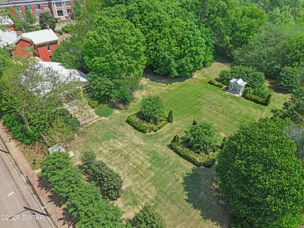 $1,250,000 | 204 East Deaderick Street, Jackson, TN 38301