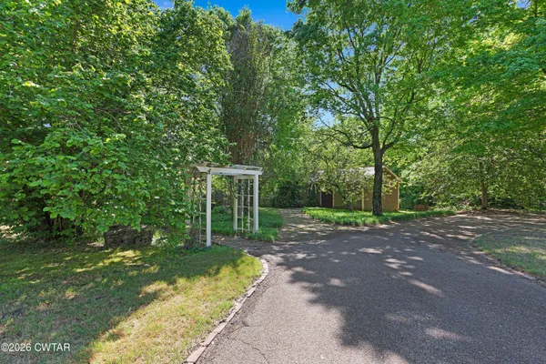 $1,250,000 | 204 East Deaderick Street, Jackson, TN 38301