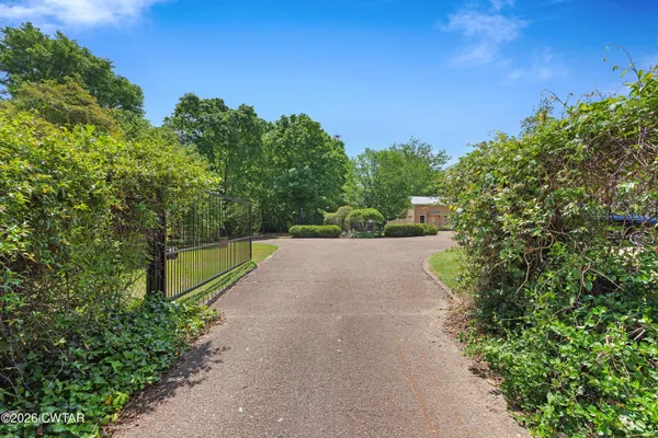 $1,250,000 | 204 East Deaderick Street, Jackson, TN 38301