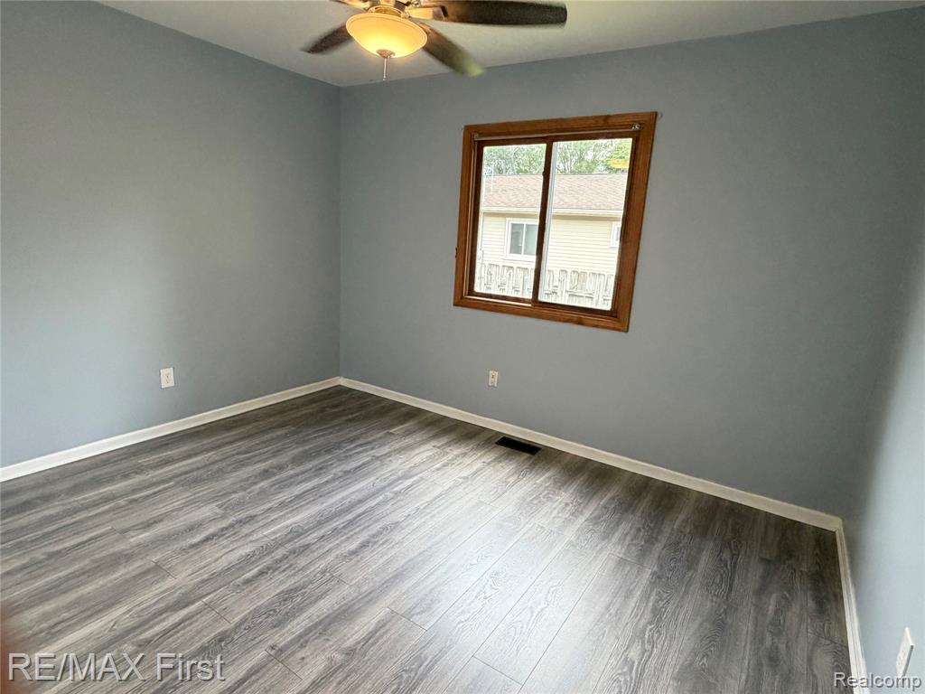 2830 Hessel Avenue Rochester Hills, MI 48307 - Photo 12 of 27