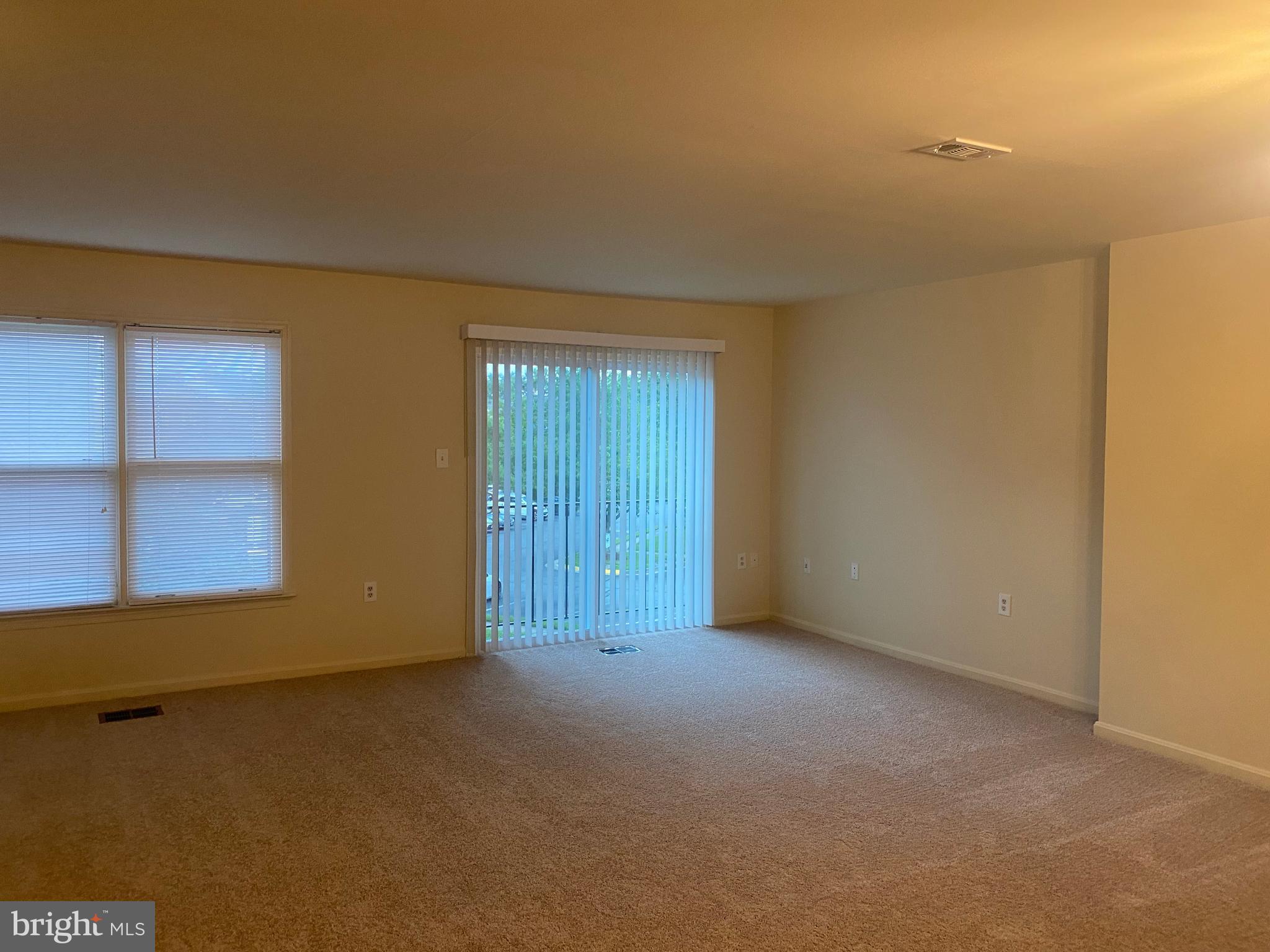 5604 Gresham Lane Centreville, VA 20120 - Photo 11 of 39 Upper level one living room