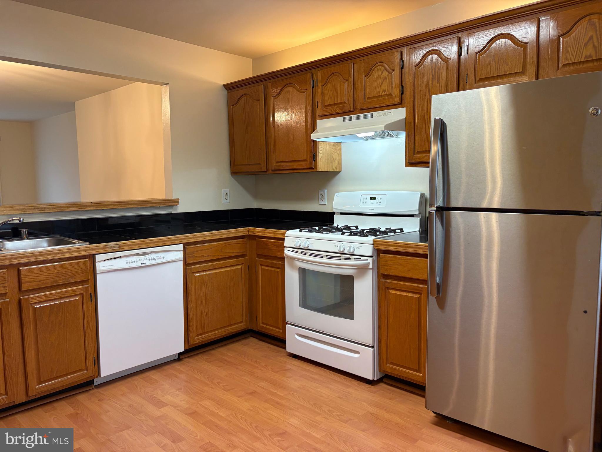 5604 Gresham Lane Centreville, VA 20120 - Photo 17 of 39 Upper level one kitchen