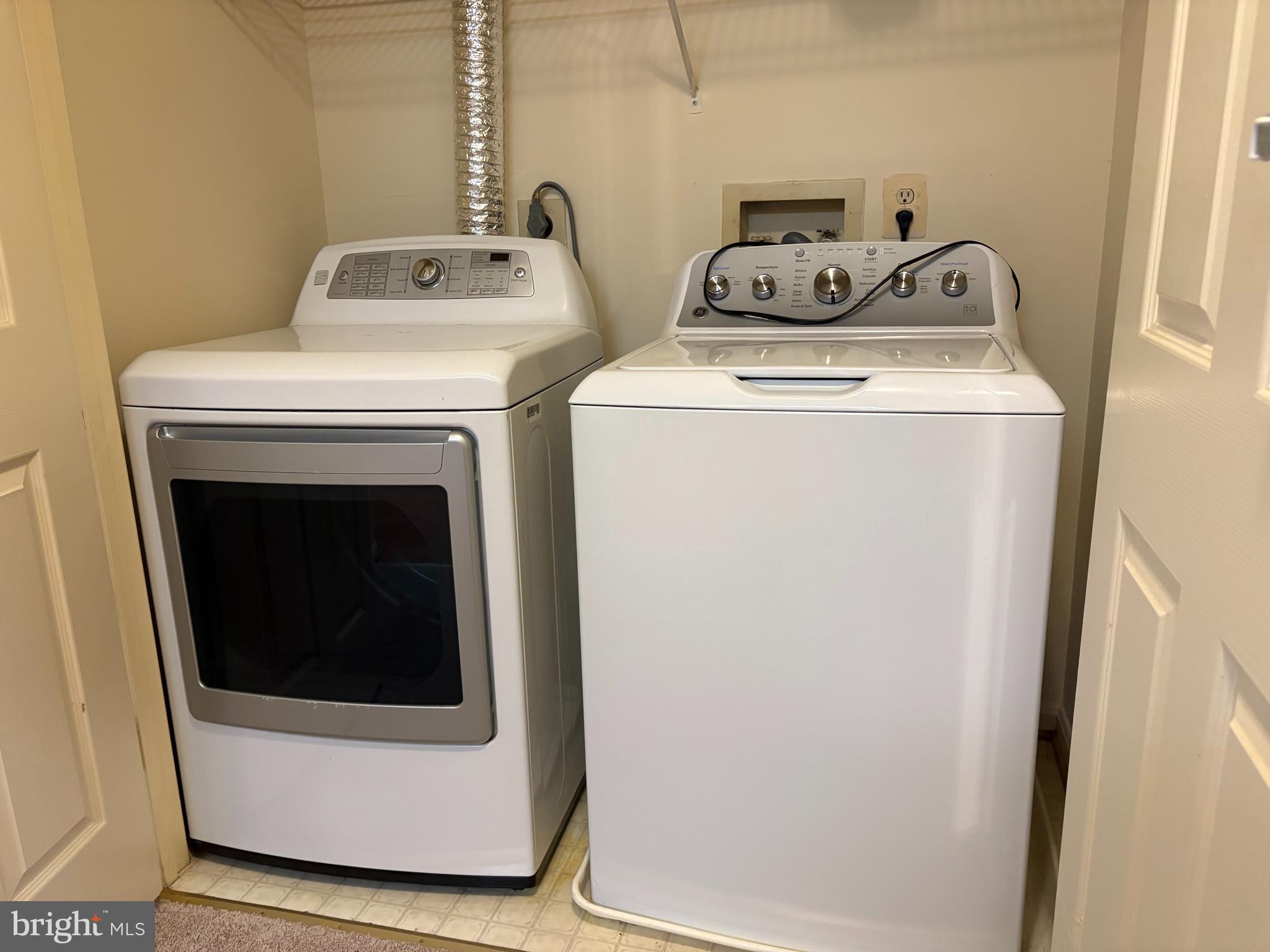 5604 Gresham Lane Centreville, VA 20120 - Photo 19 of 39 Upper level one full size washer & dryer