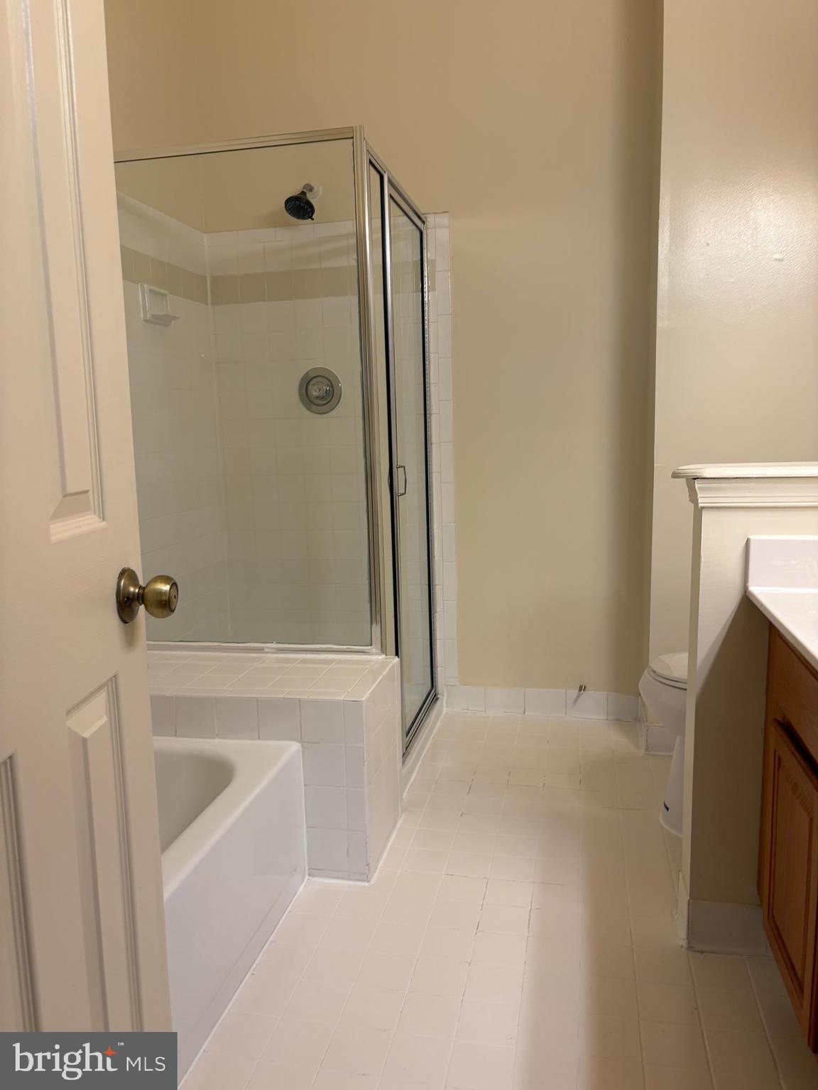 5604 Gresham Lane Centreville, VA 20120 - Photo 34 of 39 Upper level two primary bath