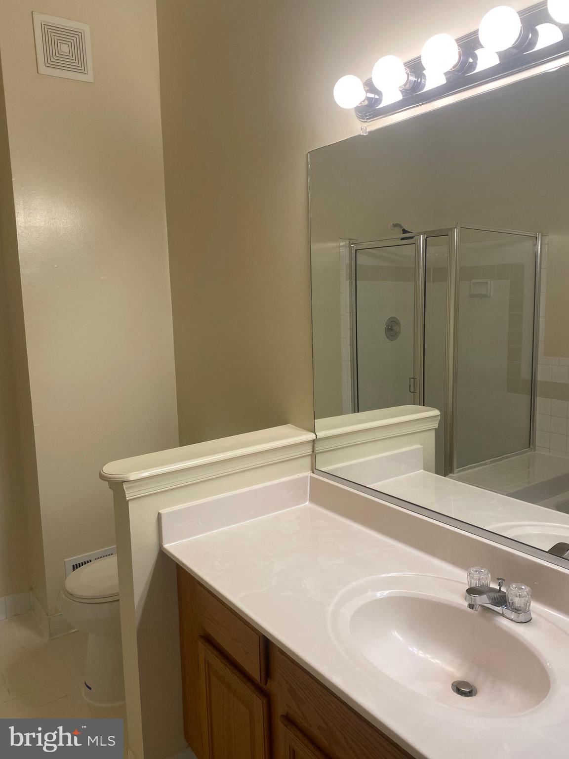 5604 Gresham Lane Centreville, VA 20120 - Photo 35 of 39 Upper level two primary bath