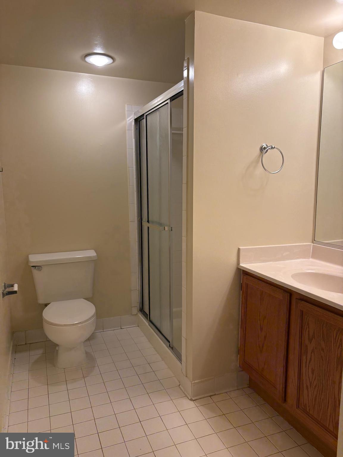 5604 Gresham Lane Centreville, VA 20120 - Photo 8 of 39 Main level full bath