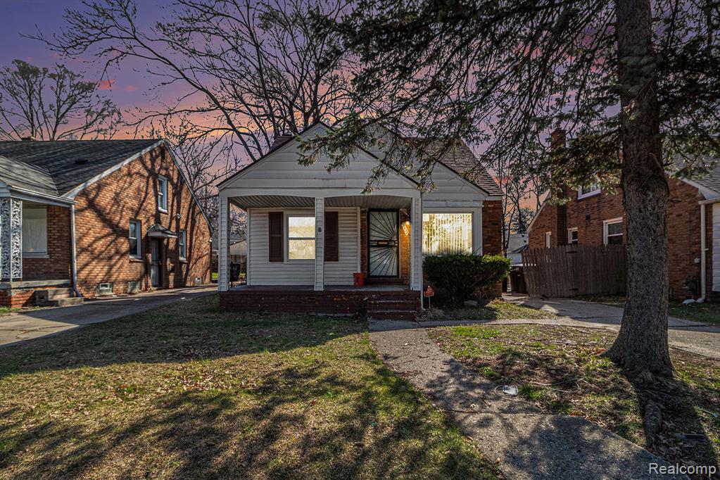 19438 Huntington Road Detroit, MI 48219 - Photo 2 of 14