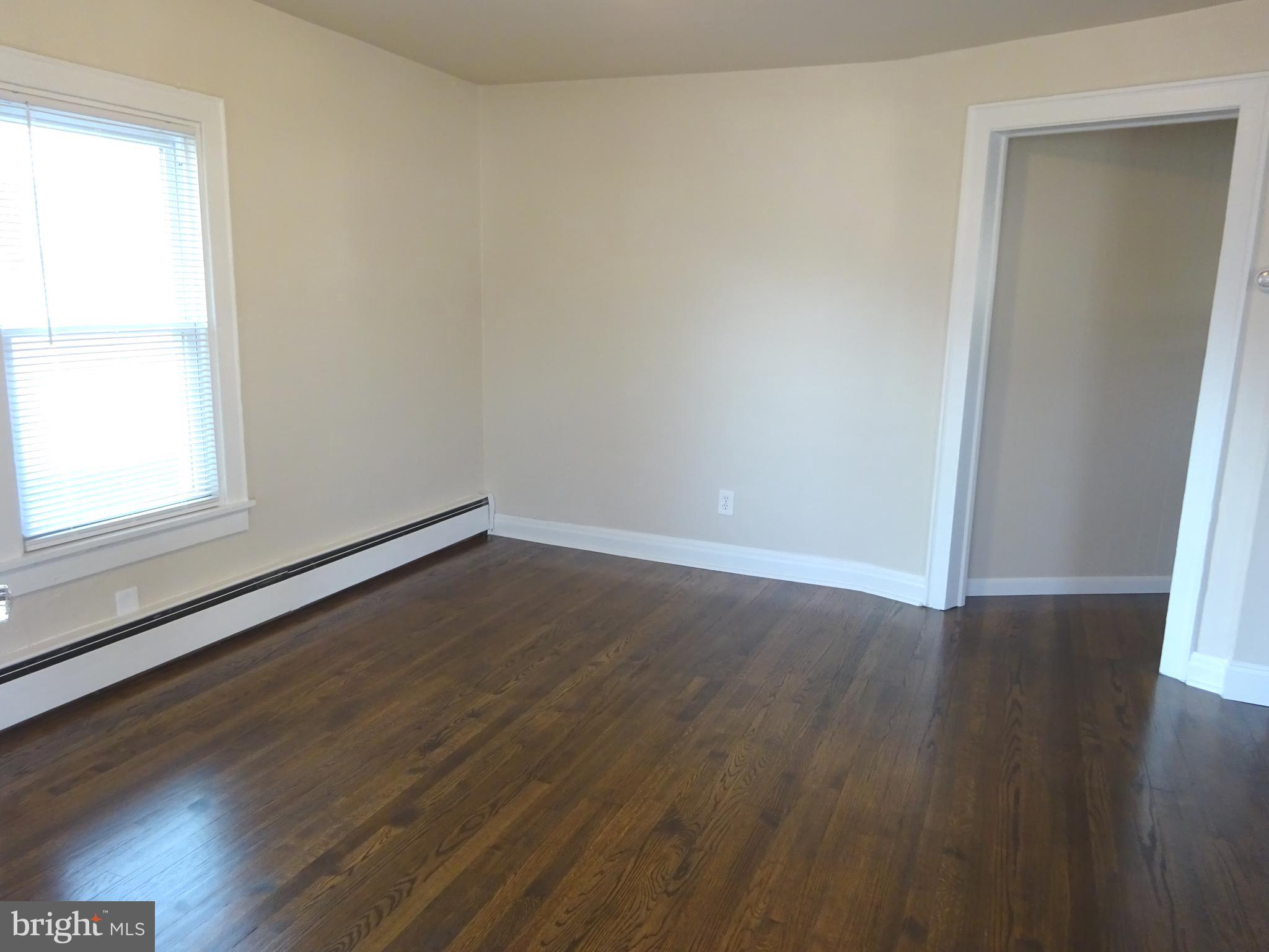 274 Johnson Street Carneys Point, NJ 08069 - Photo 17 of 56 Living Room