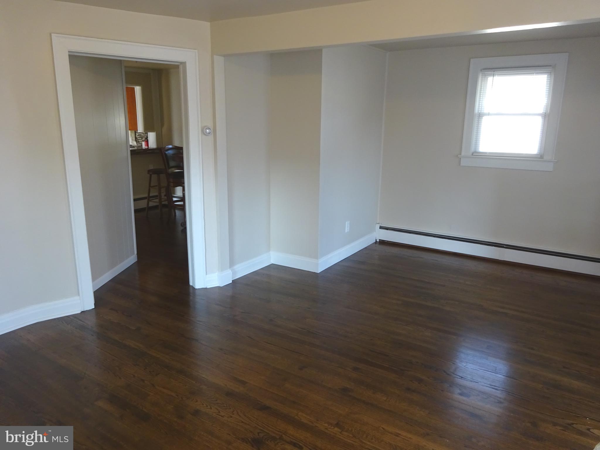 274 Johnson Street Carneys Point, NJ 08069 - Photo 18 of 56 Living Room