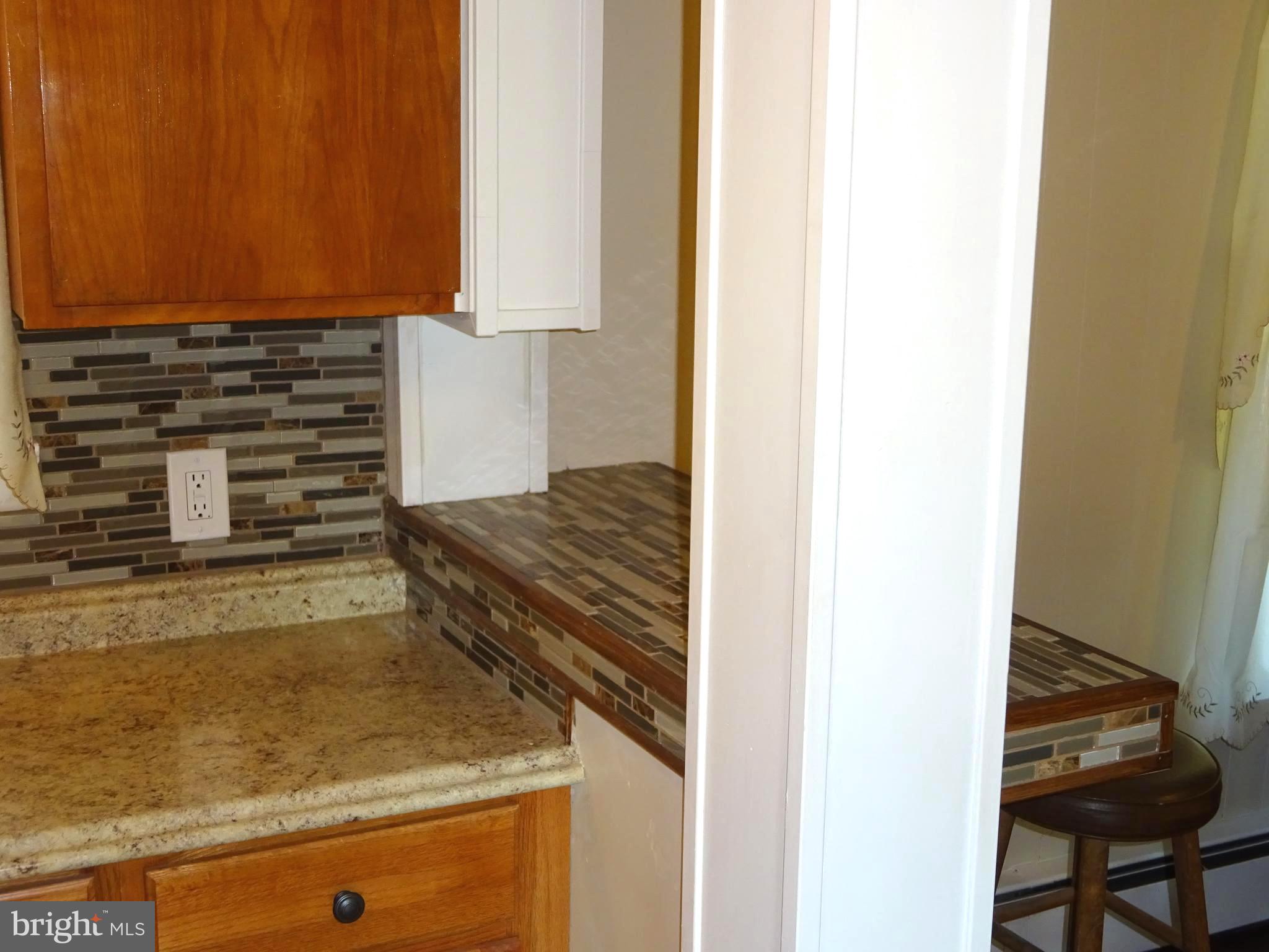 274 Johnson Street Carneys Point, NJ 08069 - Photo 26 of 56 Bar / Counter Top Between Dining Room & Kitchen