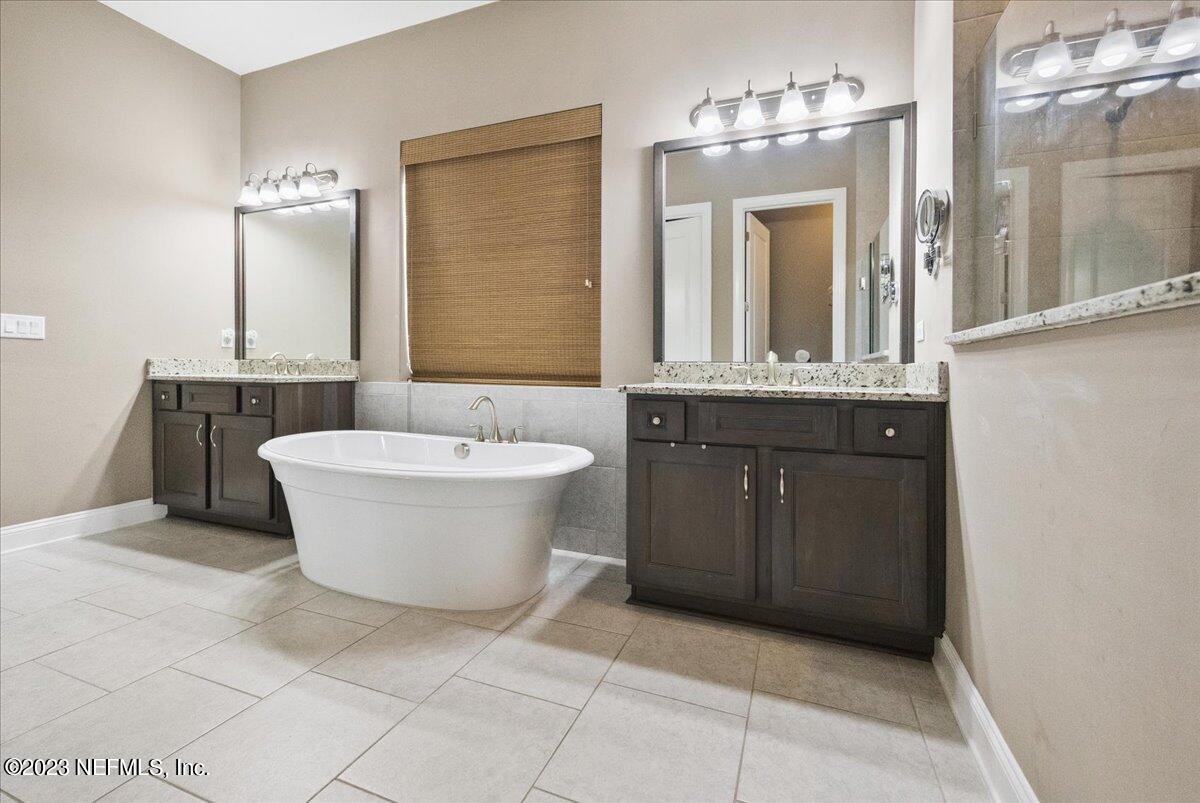 39 Seahill Drive St. Augustine, FL 32092 - Photo 19 of 37 a bathroom with a bathtub sink and mirror