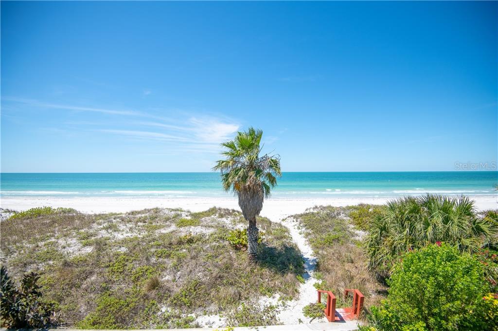 Haven Beach Hideaway is a step back to a simpler time. Here life's pace slows and hearts beat to the sound of the surf.