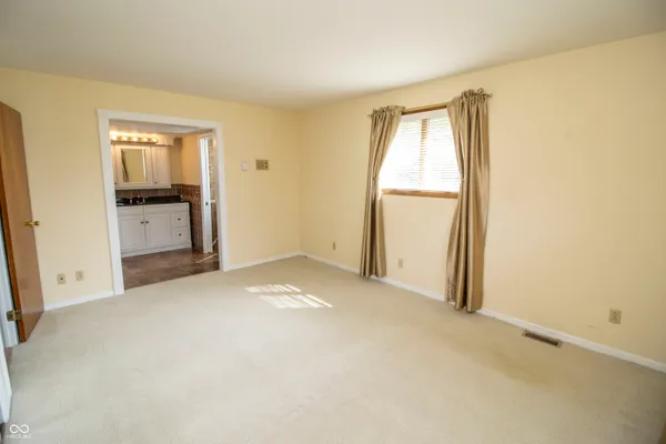 $290,000 | 9366 West County Road 1050, Elwood, IN 46036