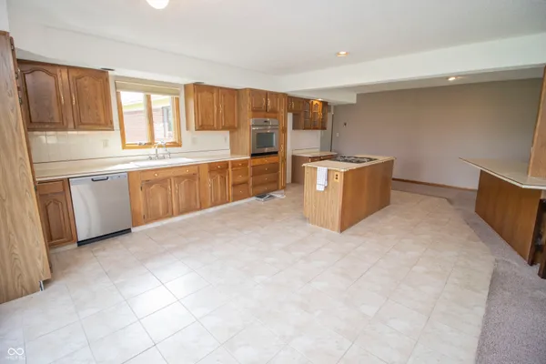 $290,000 | 9366 West County Road 1050, Elwood, IN 46036