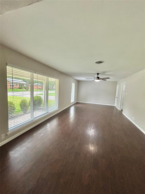 306 Line Drive Gainesville, TX 76240 - Photo 5 of 21 Living Room View From Front Door