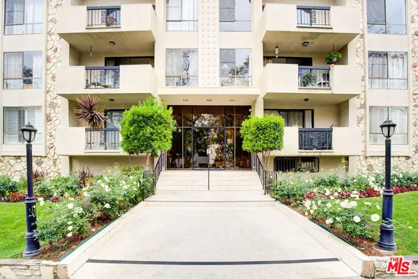 $5,375 | 423 North Palm Drive, Unit 301, Beverly Hills, CA 90210