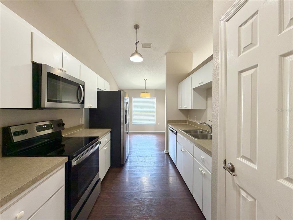 254 Cloverdale Road Winter Haven, FL 33884 - Photo 5 of 38