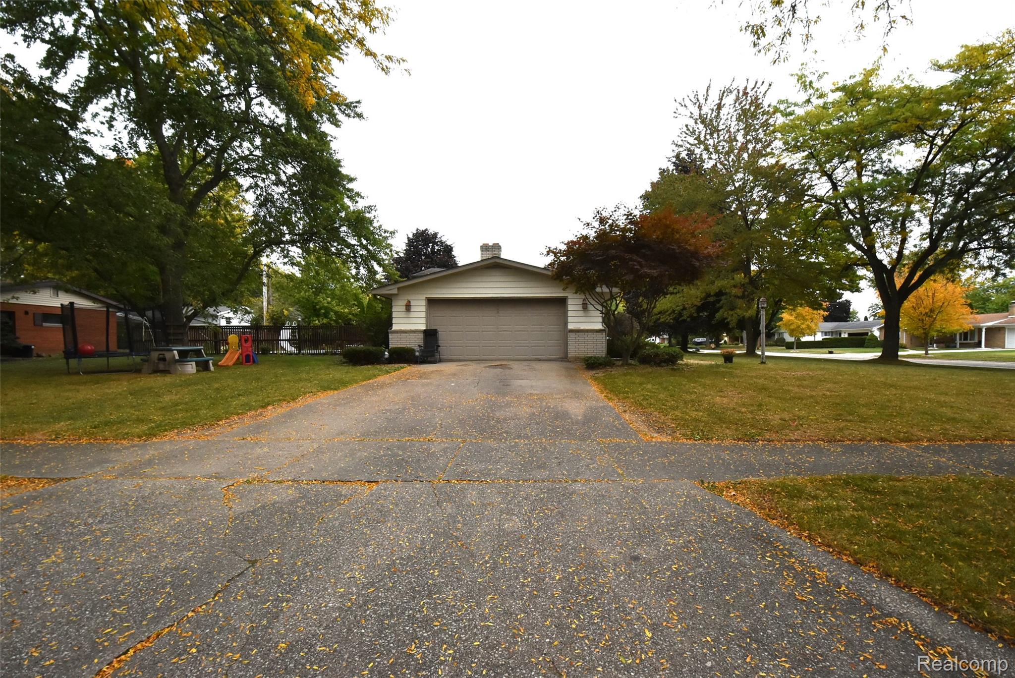 210 Frank Road Frankenmuth, MI 48734 - Photo 3 of 22 DSC_0074.JPG