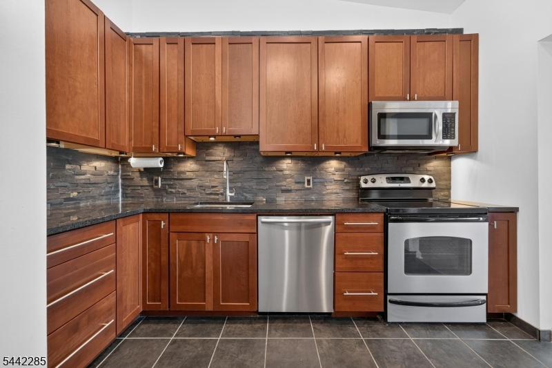 91 North Slope Clinton, NJ 08809 - Photo 14 of 25