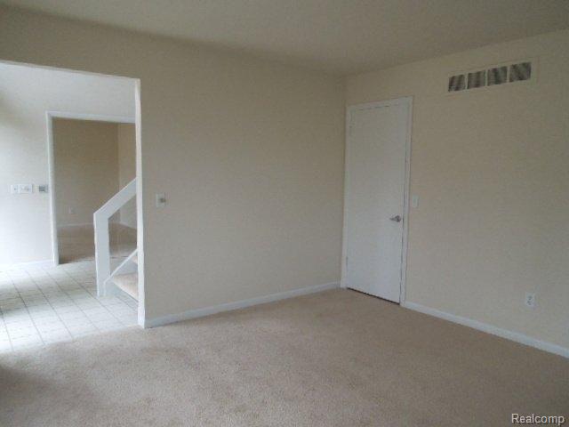 5590 Ridgewood Road, Unit 5590 West Bloomfield, MI 48322 - Photo 5 of 22 4-2 066.jpg