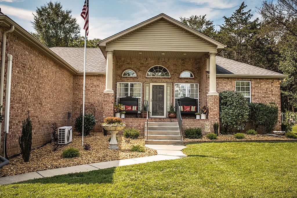 583 Windy RD- Perfect 10